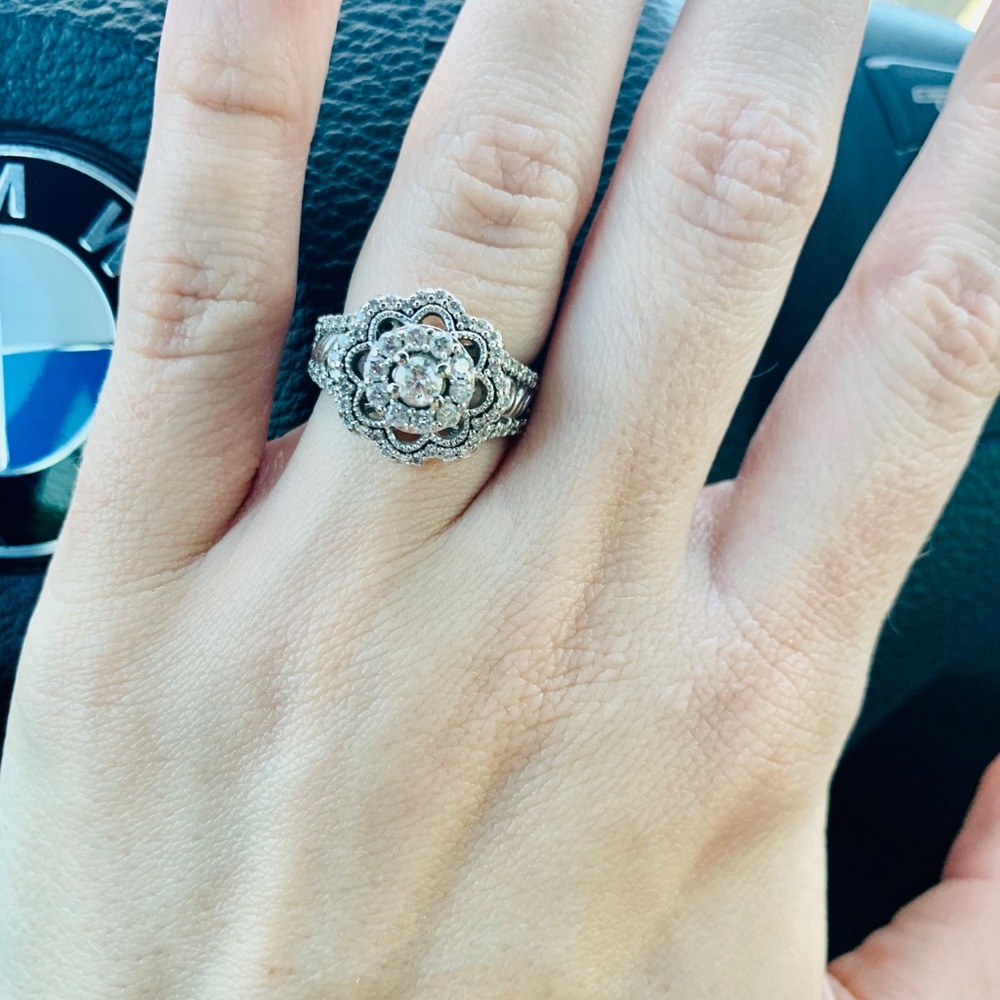 Simply Vera flower ring